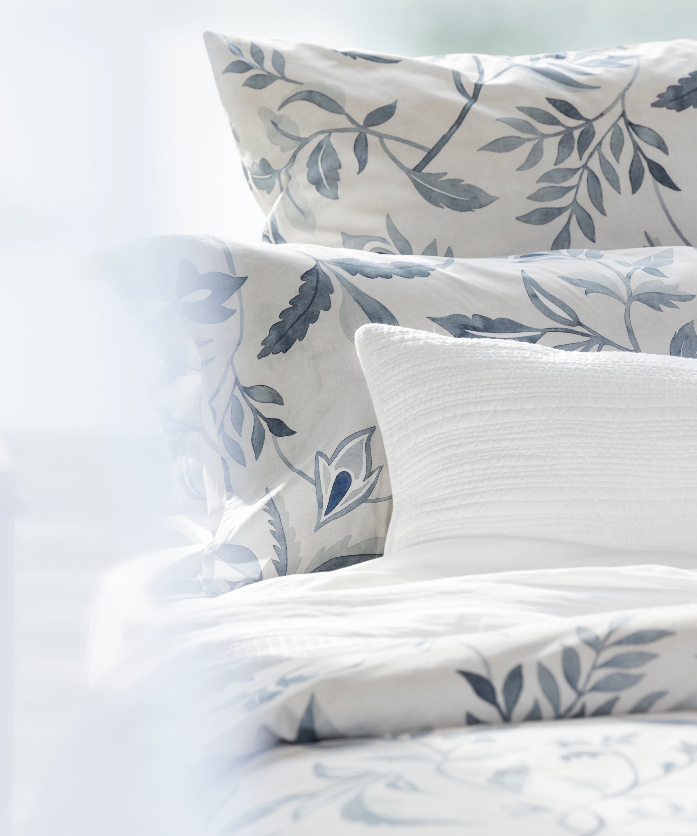 Antoinette Oxford Pillowcase Set | Blue Leaf-2