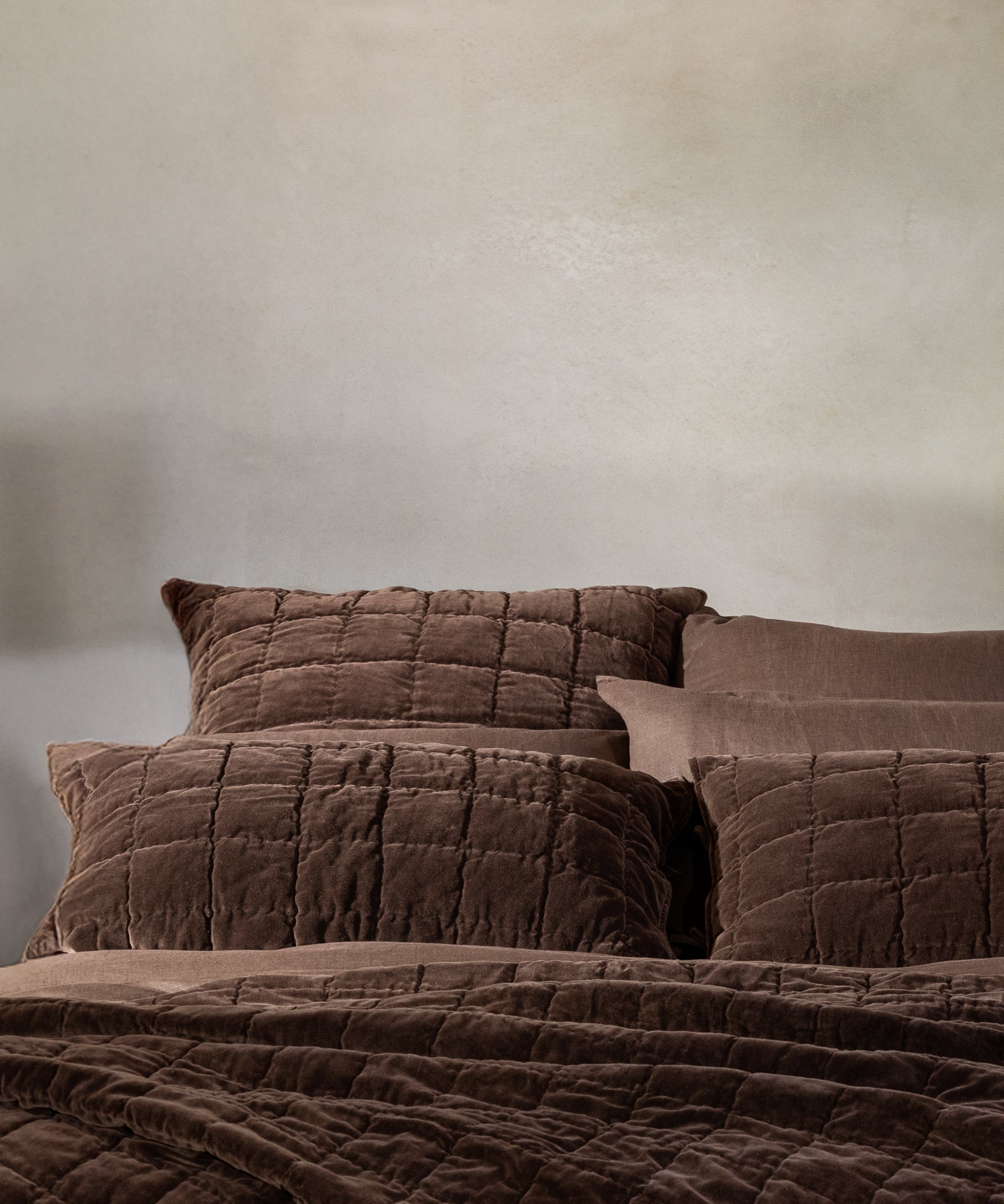 Belvedere Velvet Standard Pillowcase | Cocoa-3