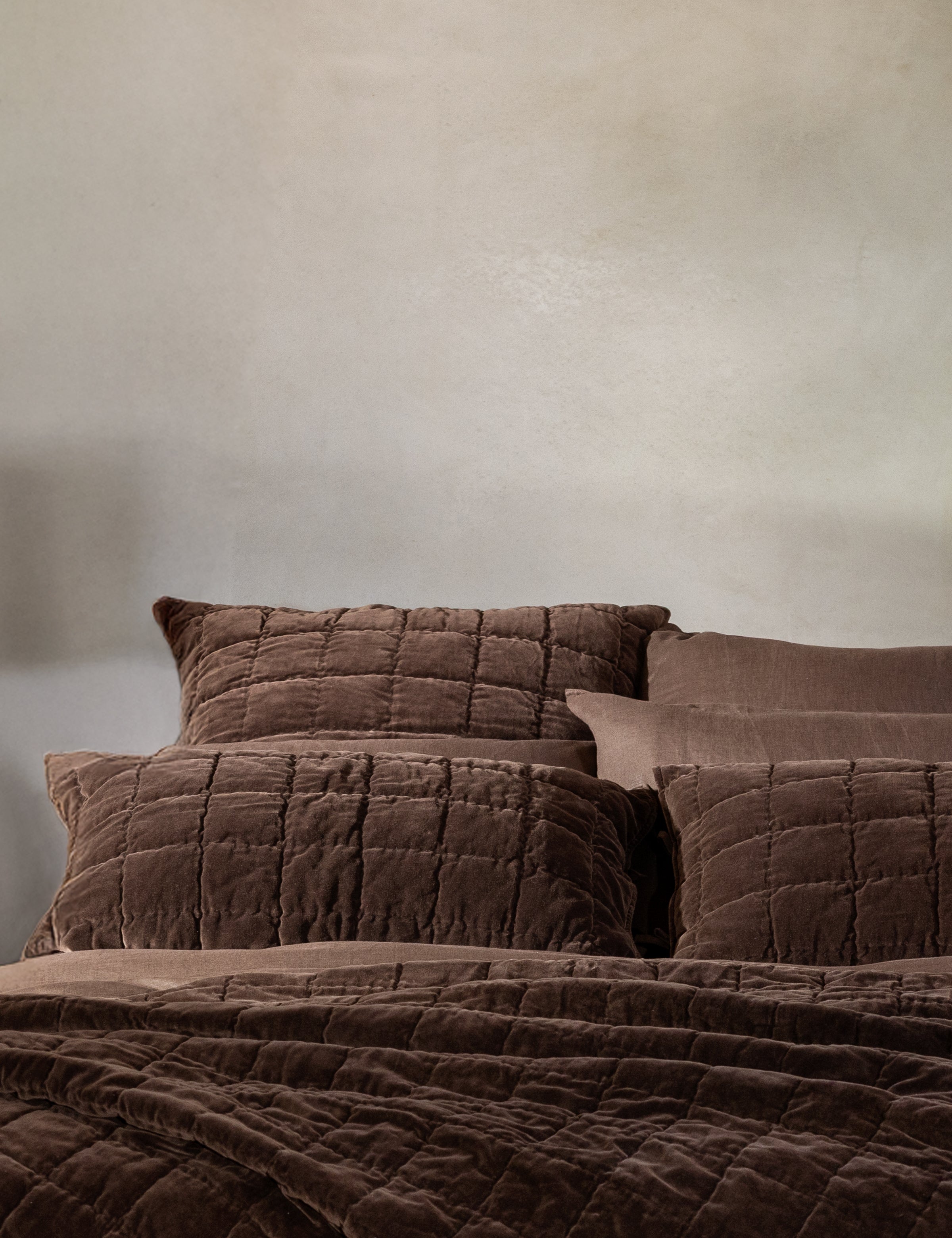 Belvedere Velvet Standard Pillowcase | Cocoa-3