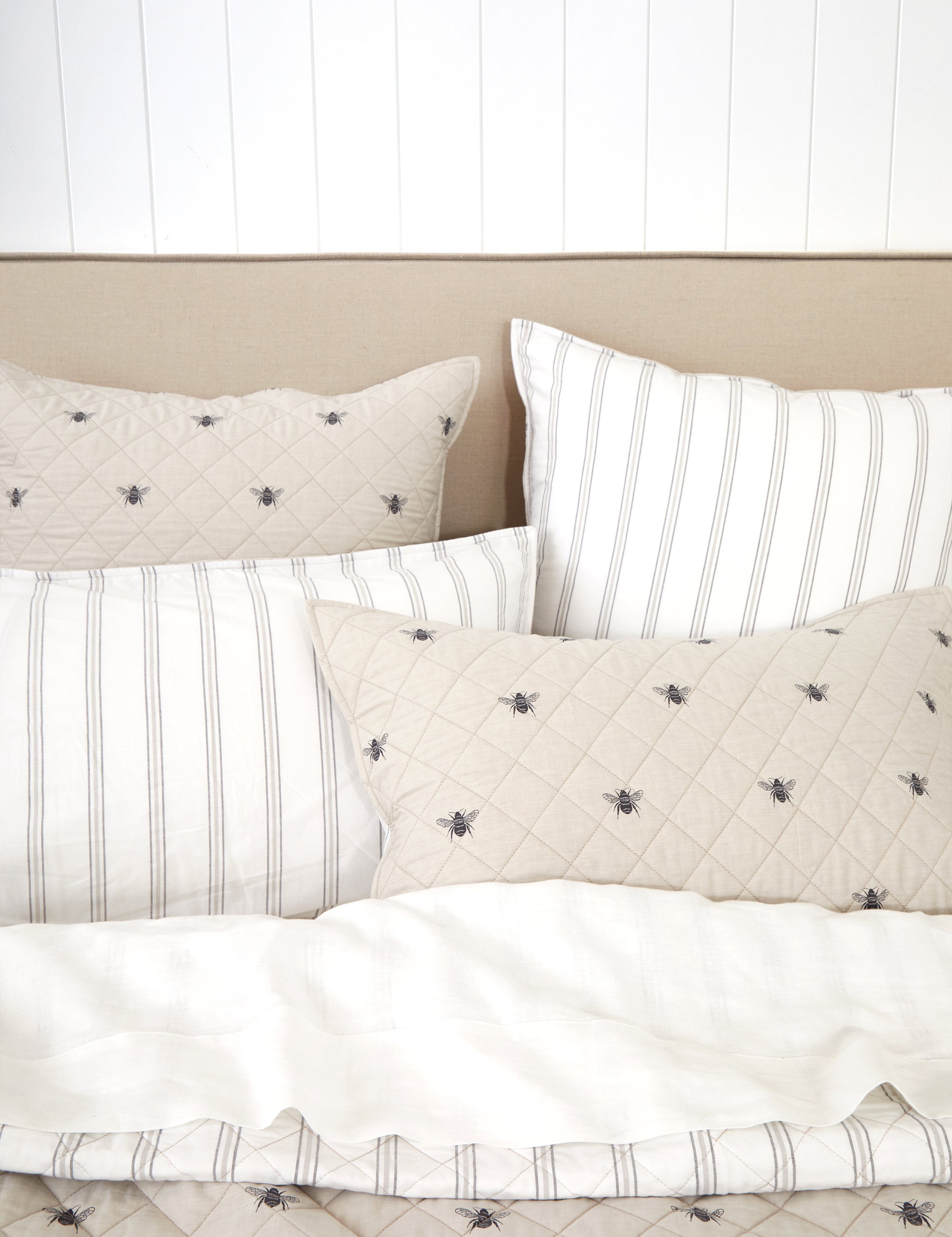 Meant to Bee Quilt | Natural-2