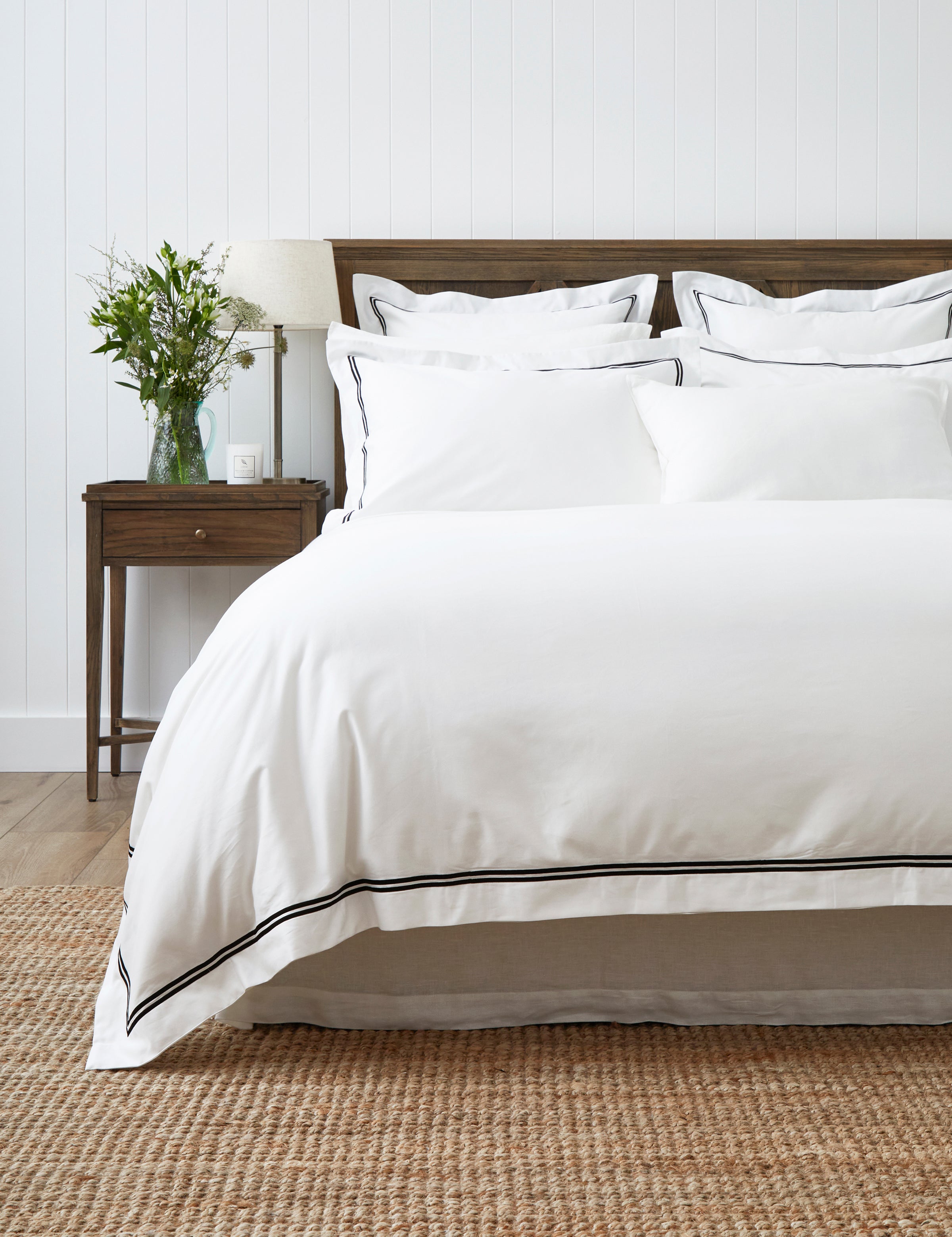 Monarch Duvet Cover Set | Black White-1