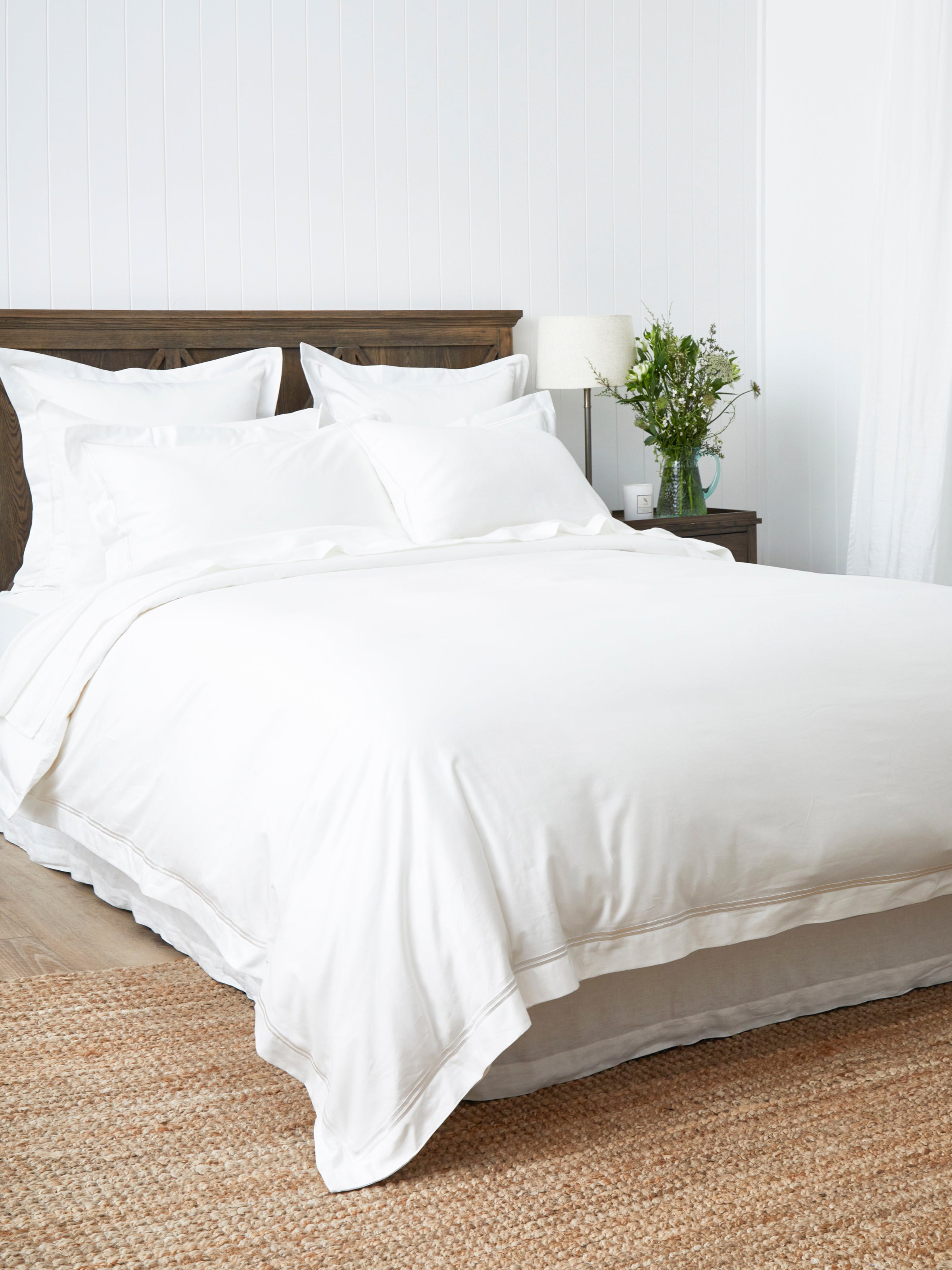 Monarch Duvet Cover Set | White White-3