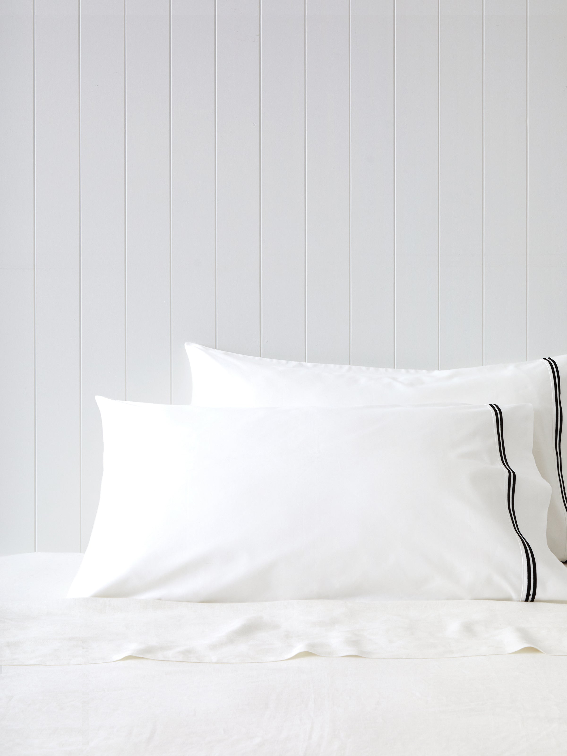 Monarch Lodge Pillowcase Set | Black White-1