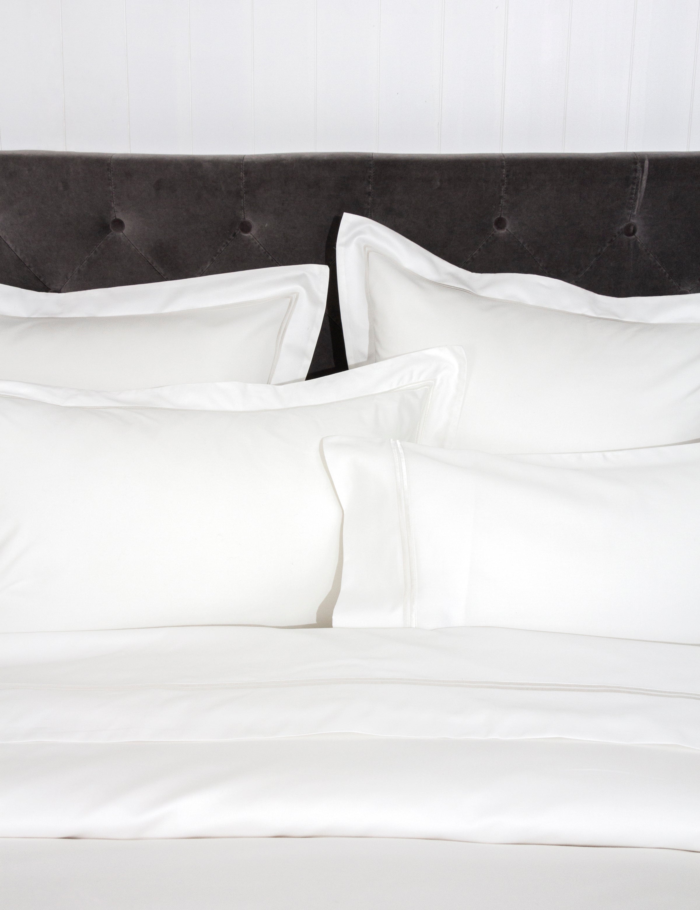 Monarch Long Duvet Cover Set | White White-2