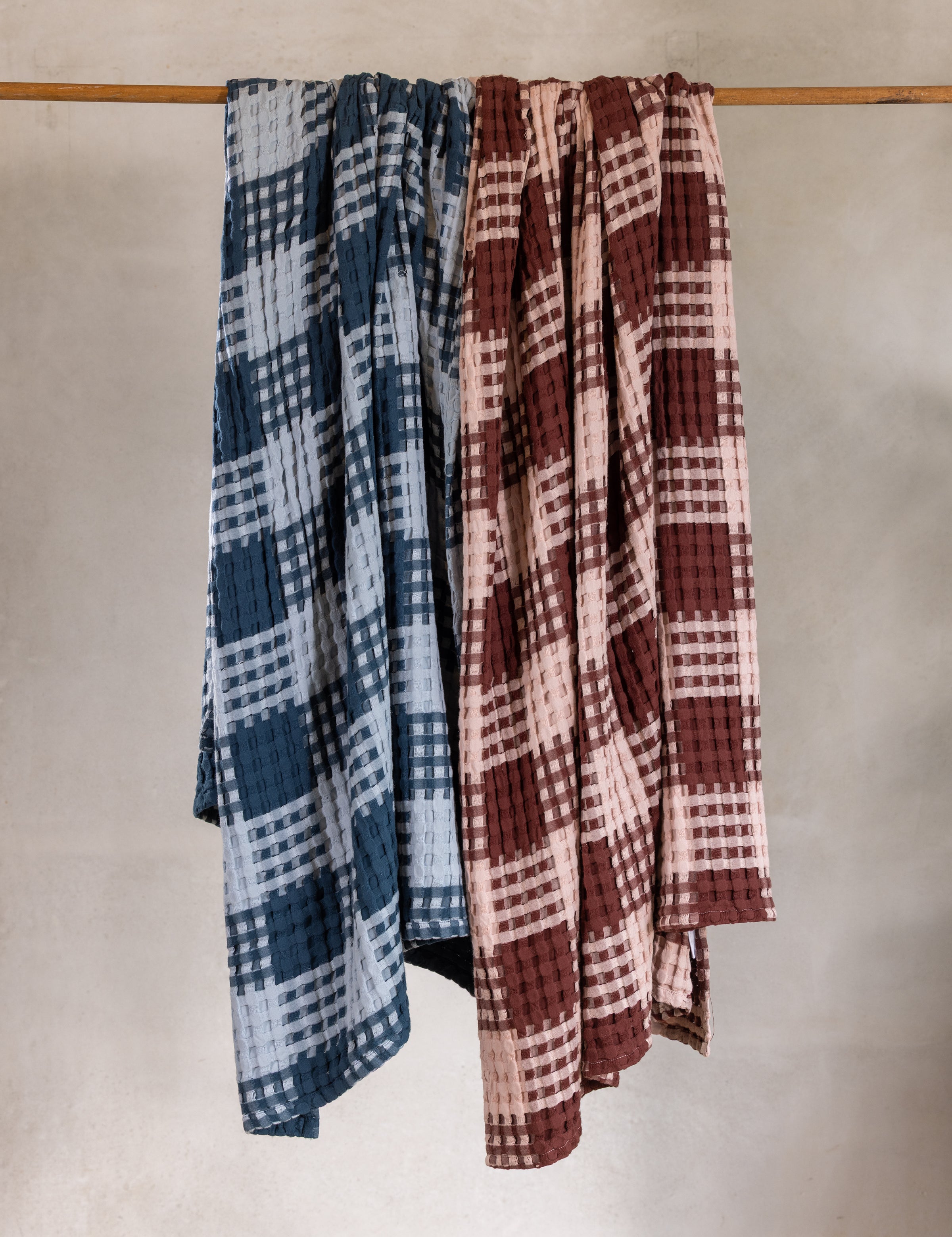 Arlo Waffle Blanket | Merlot / Pink-3