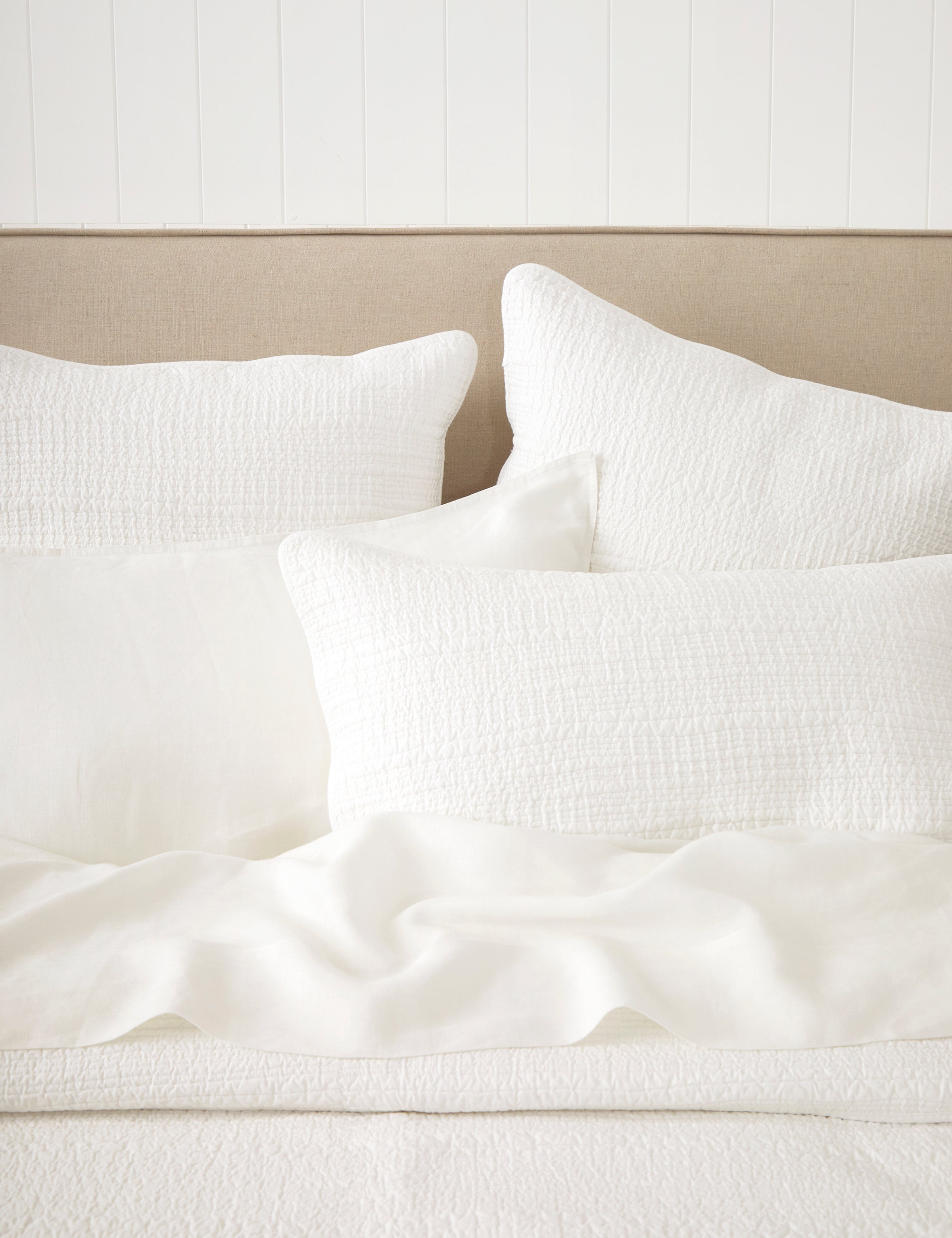 Serenade Quilt | White-2