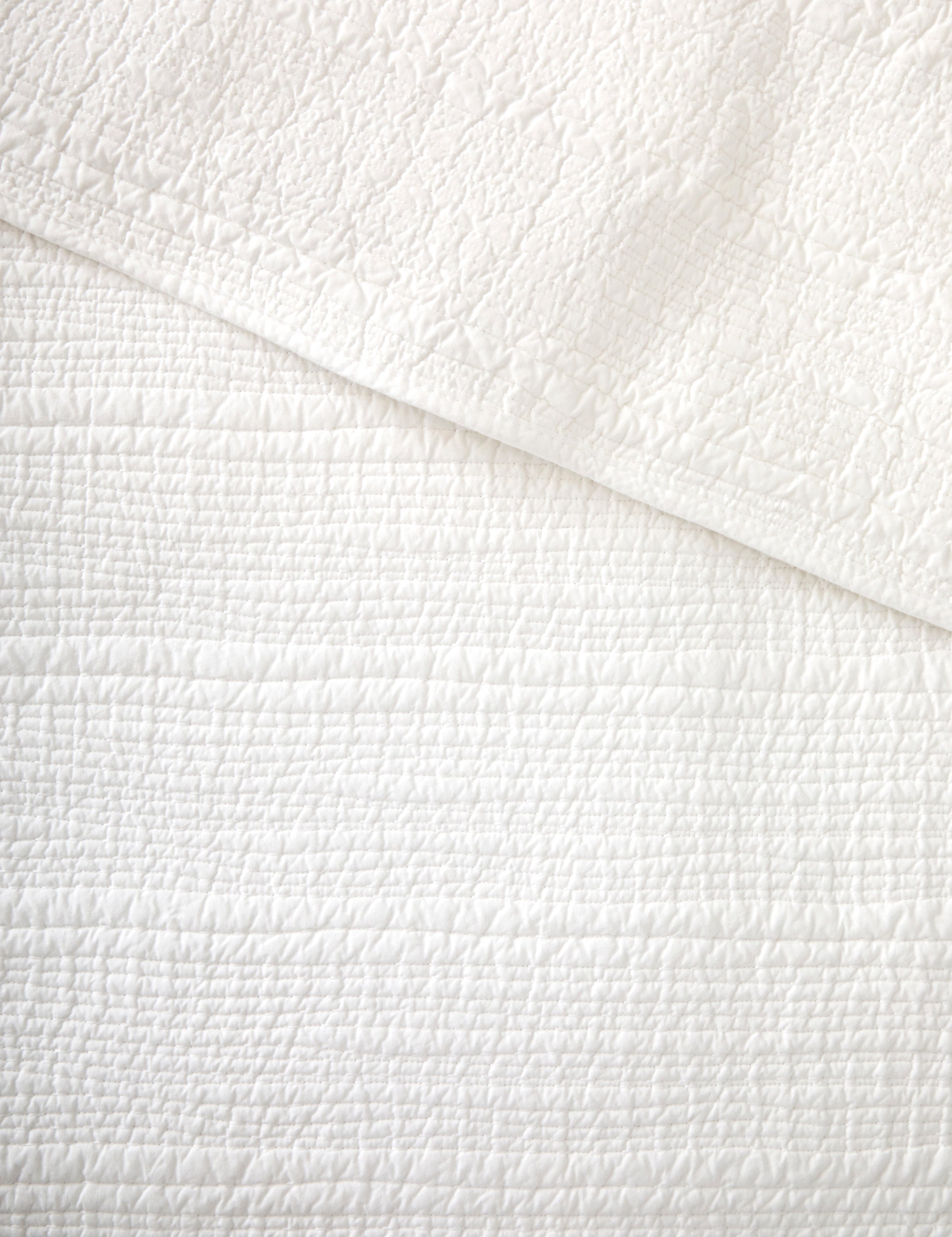 Serenade Quilt | White-4
