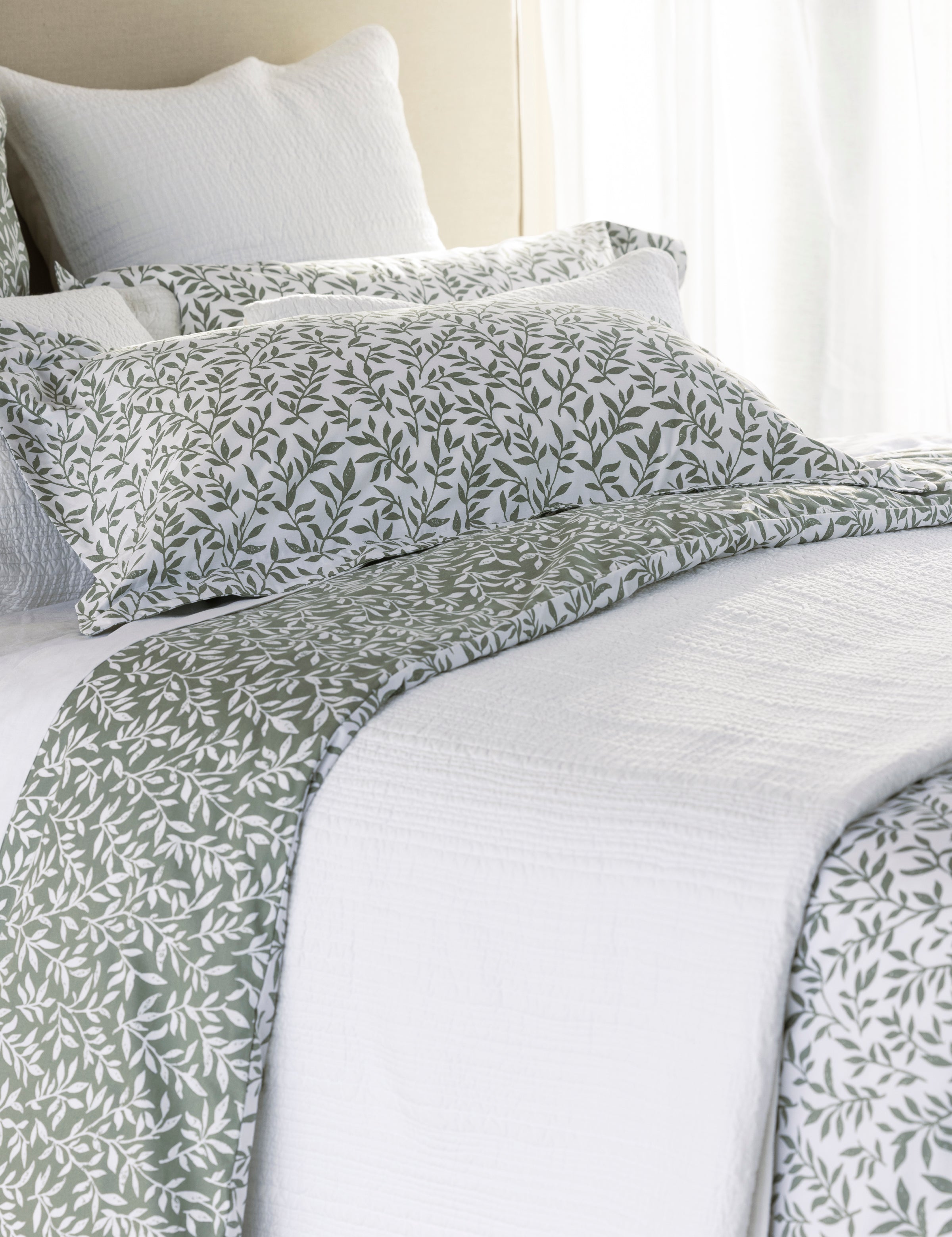 Serenade Quilt | White-5