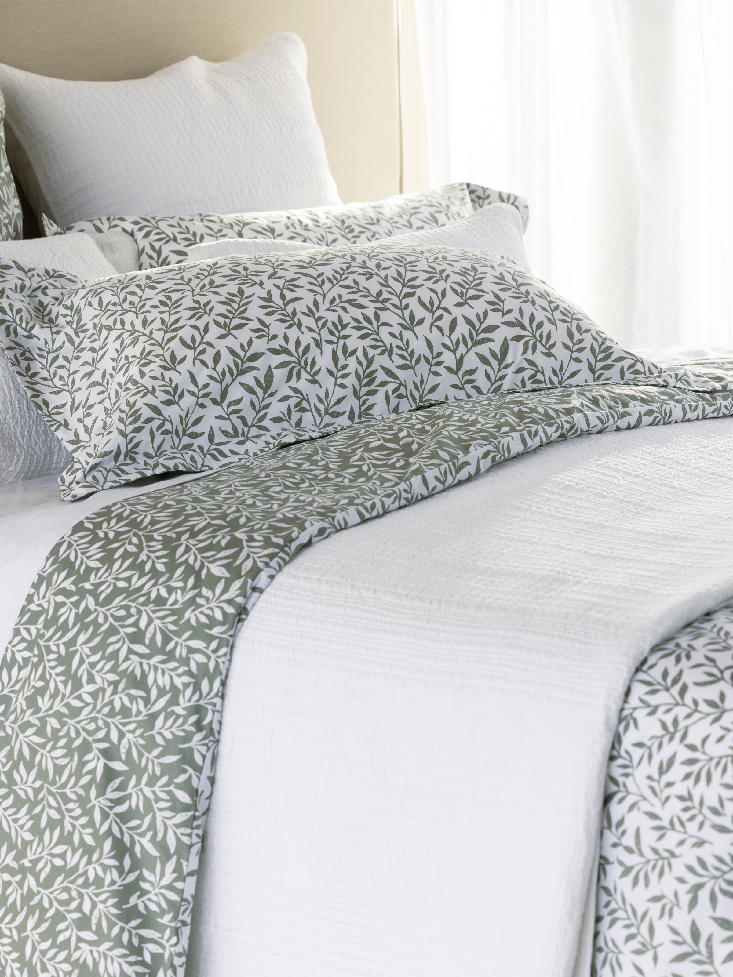 Serenade Quilt | White-5