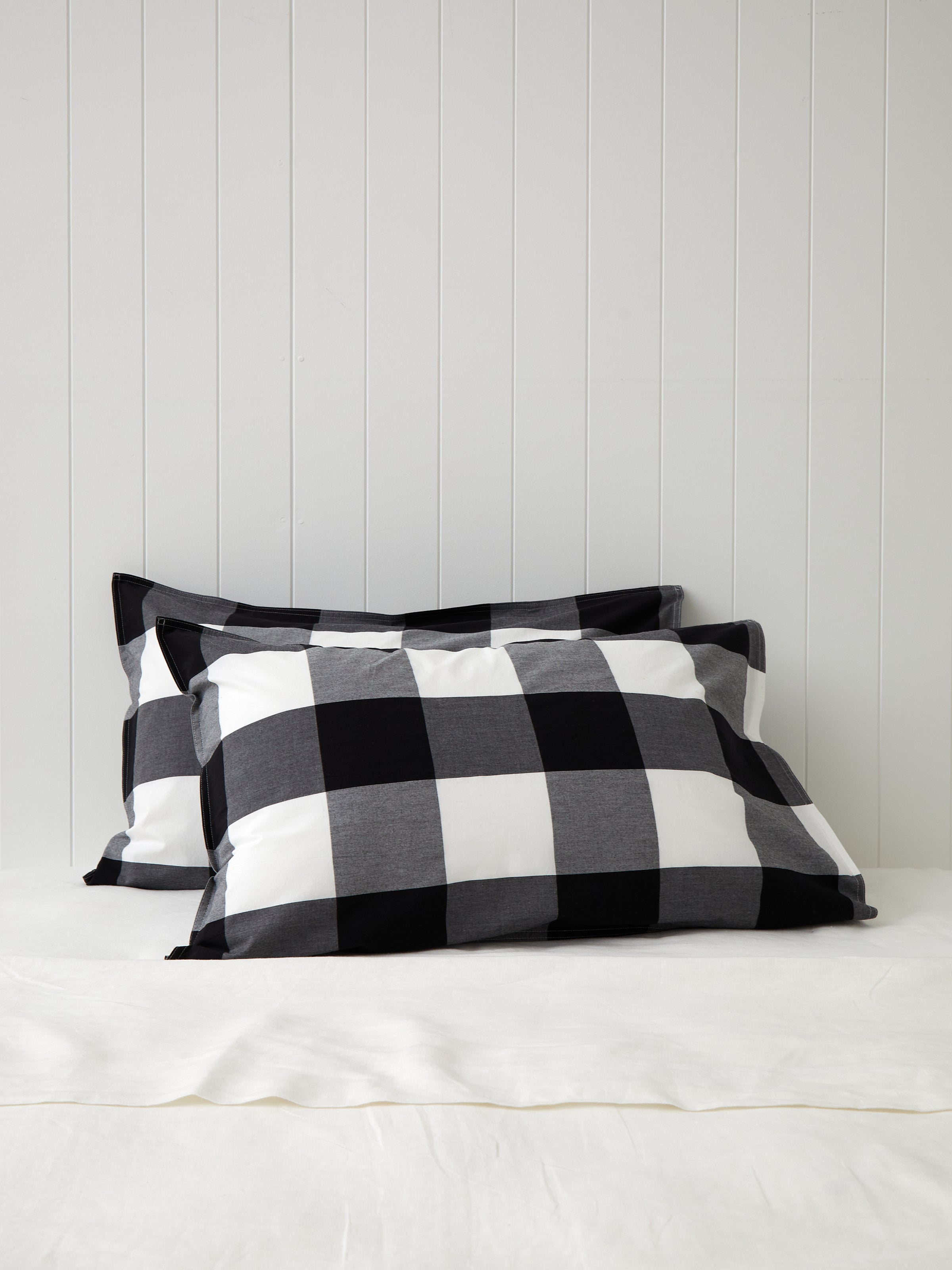 Piha Standard Pillowcase Set | Black/White-1