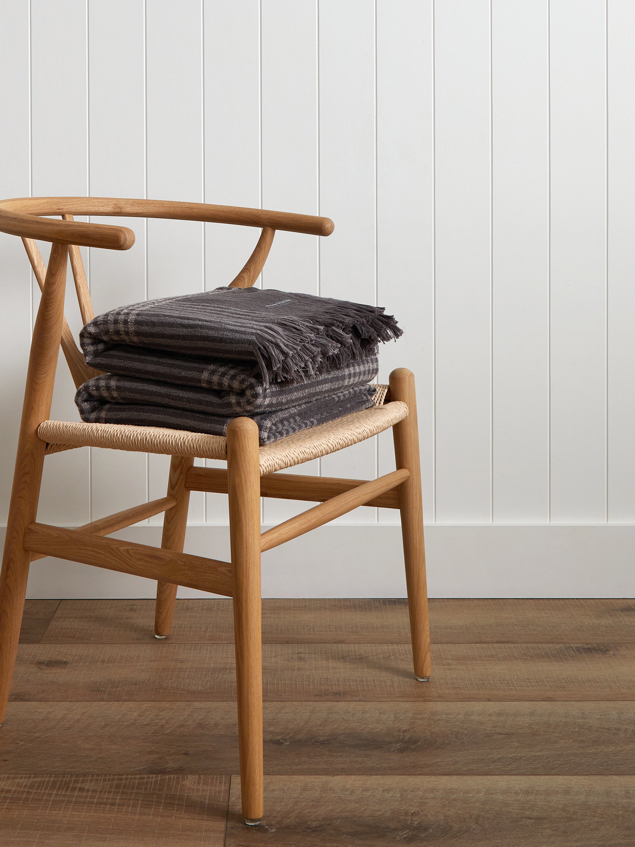 Winslow Woollen Blanket | Charcoal Natural-1