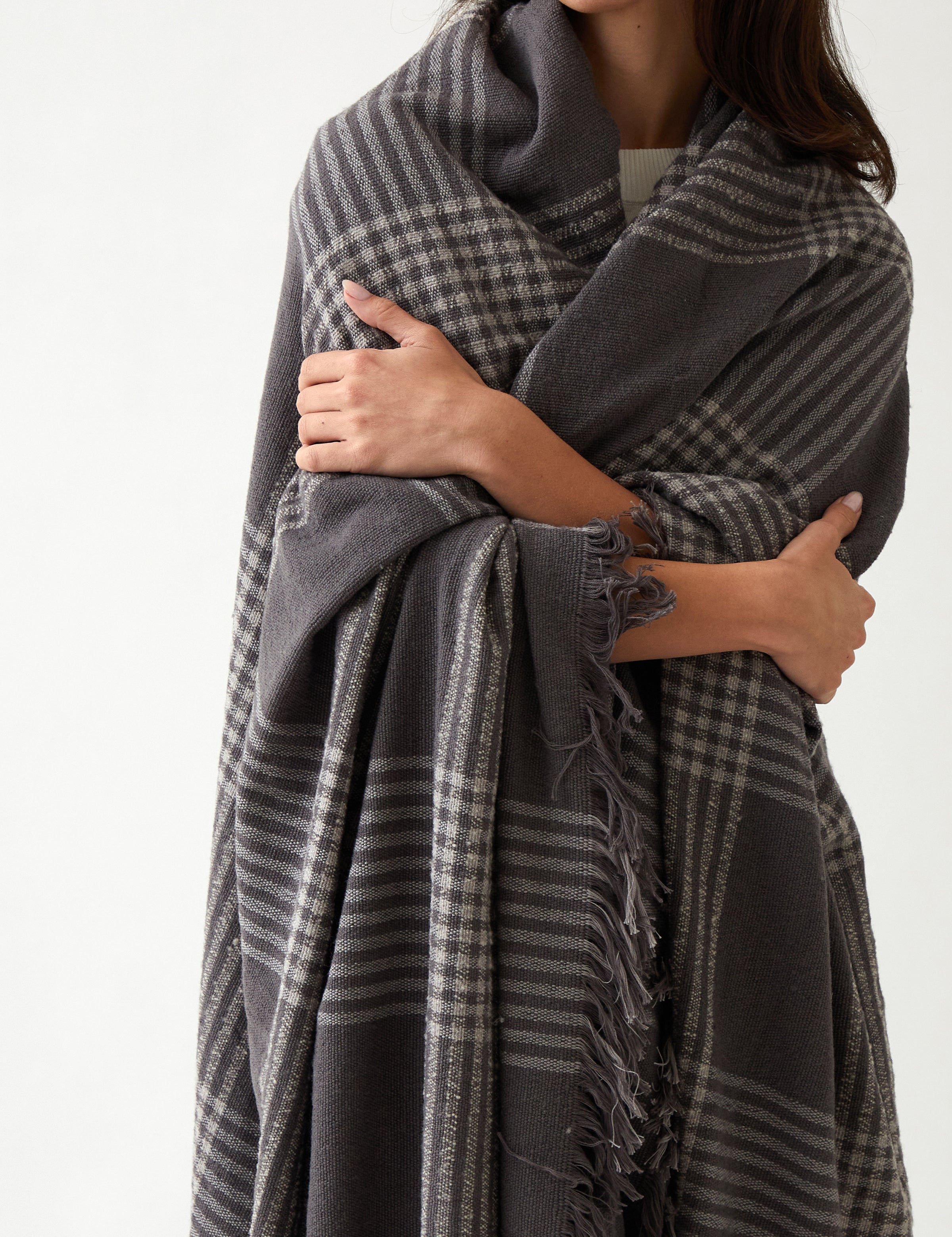 Winslow Woollen Blanket | Charcoal Natural-2
