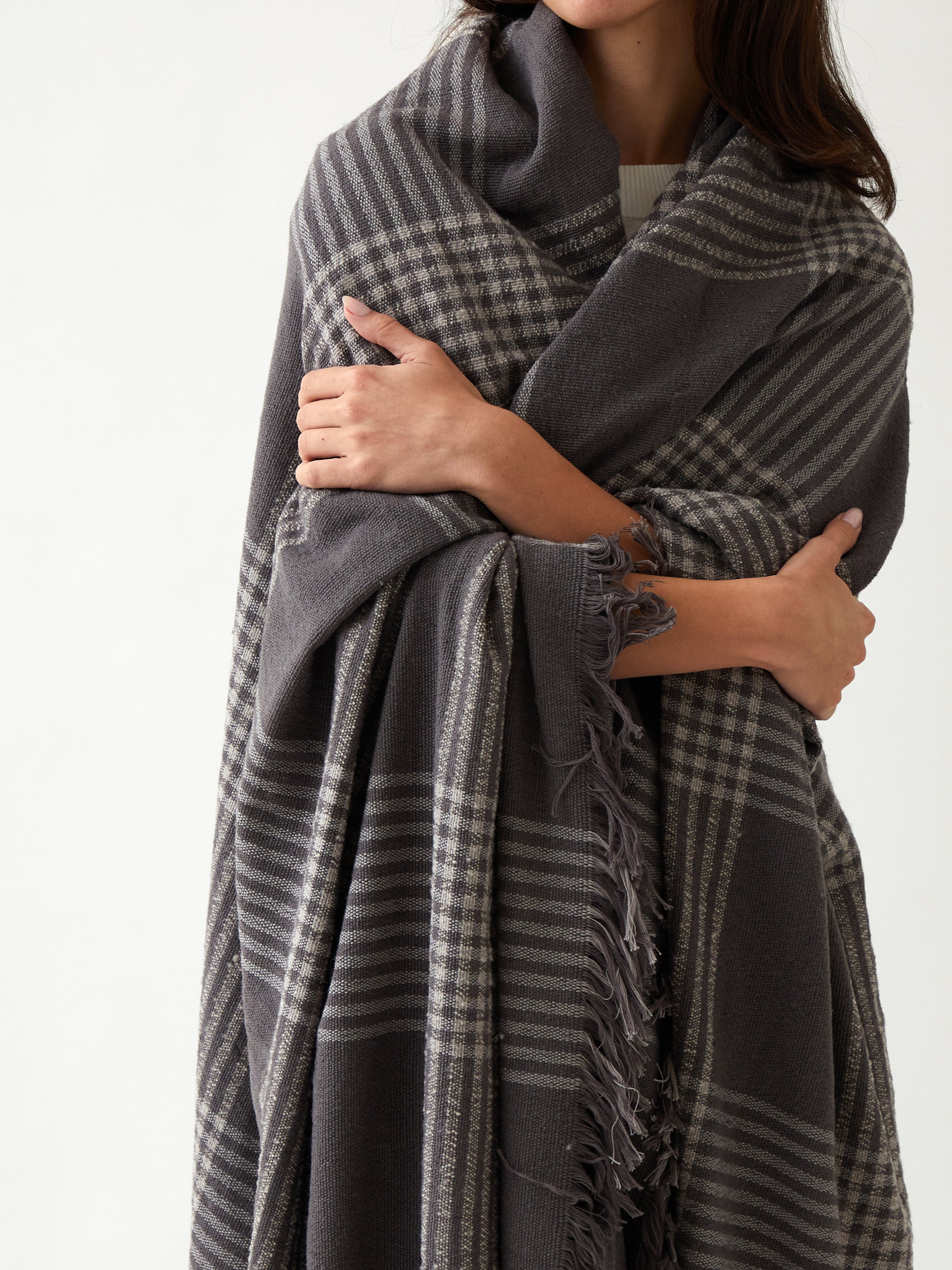 Winslow Woollen Blanket | Charcoal Natural-2